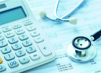 호주인, 건강 보험 ‘묵은지’ 전략에 연간 828달러 손해 People who remain with the same insurer are paying a startling amount more per year on their premiums. (Getty), 9NEWS