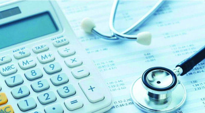 호주인, 건강 보험 ‘묵은지’ 전략에 연간 828달러 손해 People who remain with the same insurer are paying a startling amount more per year on their premiums. (Getty), 9NEWS