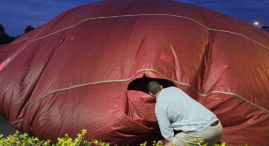 A hot air balloon carrying 24 passengers narrowly avoided disaster when its experienced pilot pressed ahead with a flight despite a major tear. Credit ATSB_7news