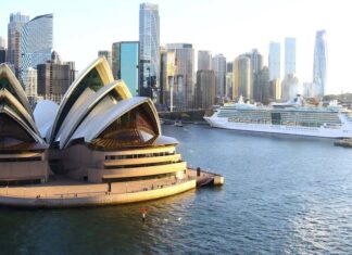 시드니 입항 크루즈선 폭행 혐의로 영국 남성 체포 A file photo of a ship at Sydney's Overseas Passenger Terminal. (Getty)_9news