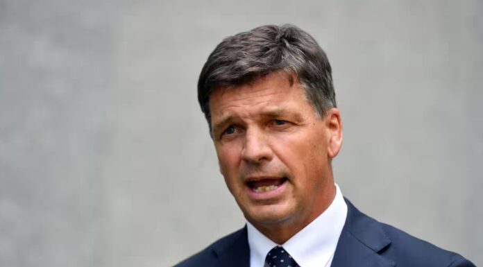 반 이민 선봉장 원 네이션당 승승장구 Newly elected Opposition leader Angus Taylor has said his party's first priority is restoring the standard of living in Australia. Source AAP MICK TSIKASAAPIMAGE