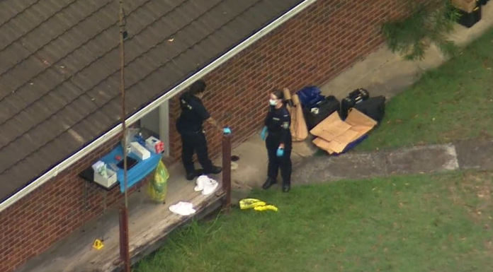 시드니 오인납치 할아버지 유해 발견 – 범인추정 2명 체포 Officers at an abandoned property in Dural that police say was a makeshift stronghold at some point during the kidnapping. (Nine)