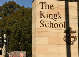 학비 인상에도 식지않는 사립학교 열정 The King's School in North Parramatta is charging more than $40,000 in year 12 school fees once additional levies are included.Nick Moir