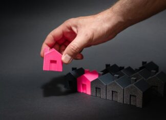 $900렌트냐? $1M 자가 하우스냐? jakubzerdzicki_unsplash