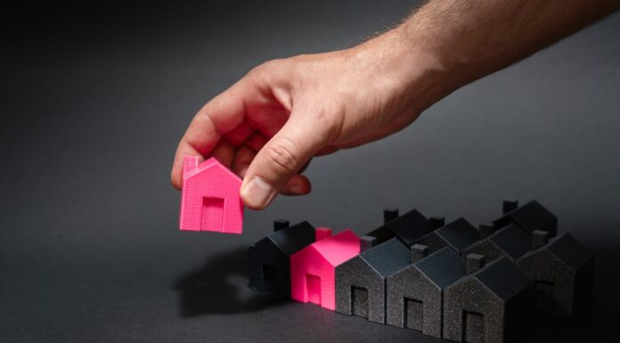 $900렌트냐? $1M 자가 하우스냐? jakubzerdzicki_unsplash