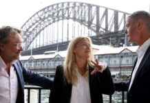 시드니 두 번째 대형 영화 스튜디오 건설 추진 Actor, director and producer Jeremy Sims (left) with co-founder of Made Up Stories Bruna Papandrea and Arts Minister John Graham (right)