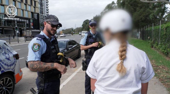 시드니, 전기 자전거 대대적 단속: 수백 명 벌금, 5명 형사 기소 E-bike riders as young as 14 were stopped by police for riding modified or otherwise non-compliant bikes. (NSW Police)_9news