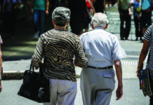 호주, 연금 개혁 법안 통과 임박…7월부터 시행예정 ASFA says increasing the LISTO threshold will deliver someone on $44,000 a year close to an extra $50,000 in their super balance by the time they retire. (Glenn HuntFairfax Media), 9NEWS