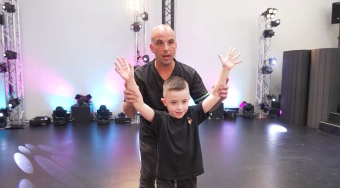 멜버른 댄스스튜디오, 남학생 평생 무료 수업 제공 Now 41 and a father himself, Micallef wants to ensure the next generation has a different experience. (Nine)