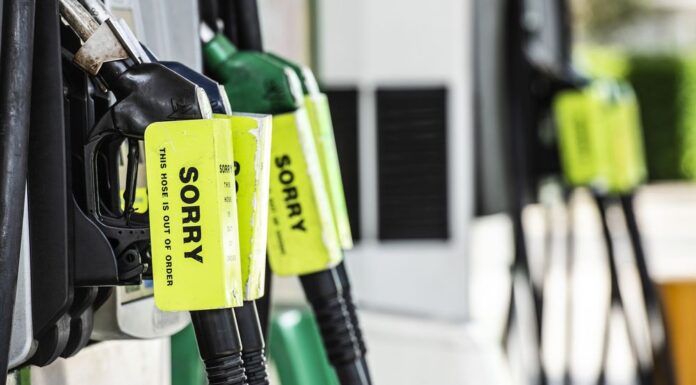 호주 연료 보유량, 중동 갈등 속 30~38일 수준 There are fears Australia could run out of petrol if the war in the Middle east continues. (Steven Siewert)_9news