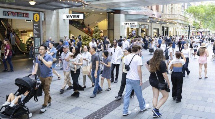 호주 안보 불안, 호주인 향후 5년 내 외국 군사 공격 가능성 우려 Australians fear the country could ocme under a military attack within the next five years. (Renee Nowytarger)_9news