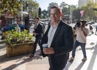 호주 거주 중국계 사업가, ‘중국 스파이 자산’ 유죄 평결… Alexander Csergo arrives at Downing Centre District Court. (Sitthixay Ditthavong)_9news