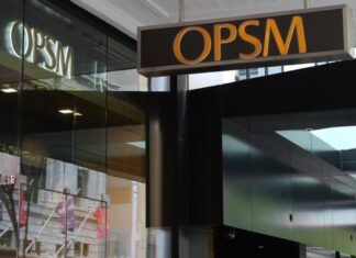 호주 OPSM, 프랜차이즈 정보 미공개로 약 2만 달러 벌금 Luxottica Franchising Australia manages operations for 21 franchisees and 387 franchisor-owned or operated eyewear retailers including OPSM and Laubman & Pank stores nationall. Picture NewsWire Gaye Gerard_NEWS.COM.AU