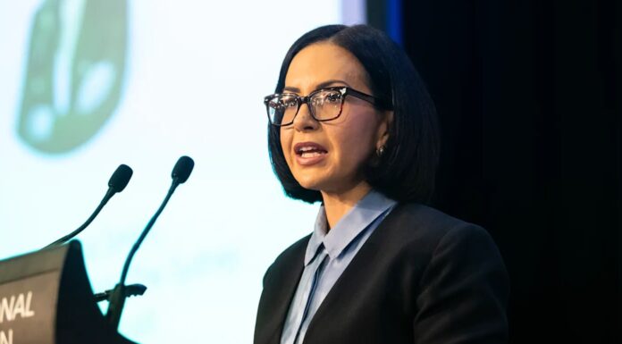 일반 공립학교 영재교육 도입 확대 Education Minister Prue Car will detail how a new program called Inspire will ensure every school is challenging gifted students.Rhett Wyman_smh