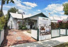 “7만 8천 달러의 벽”… 호주의 베이비부머가 대저택을 떠나지 못하는 이유 Multi million-dollar home sales attract eyewatering stamp duty fees. (Luis Enrique Ascui)_9news