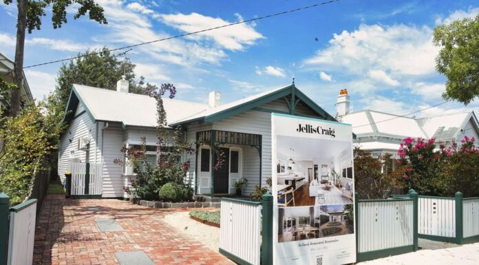 “7만 8천 달러의 벽”… 호주의 베이비부머가 대저택을 떠나지 못하는 이유 Multi million-dollar home sales attract eyewatering stamp duty fees. (Luis Enrique Ascui)_9news