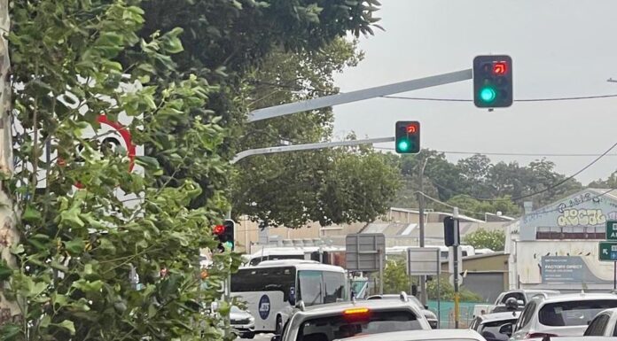 시드니 이너 사우스 교묘한 표지판 논란…운전자들 “벌금 착취” 주장 The 40kmh sign on a road in Zetland. (2GB)_9news