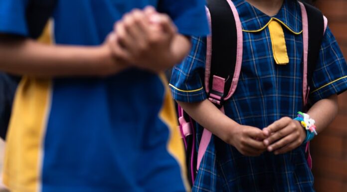 NSW 교장, 학부모 학생 위협 · 폭력에 노출 The national plan will have a particular focus on addressing cyberbullying and deepfakes. (ABC News Keana Naughton)_abc_news