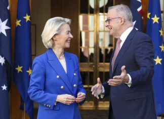 호주, 유럽연합(EU)과의 100억 달러 규모 FTA 체결…관세 99% 철폐 Ursula von der Leyen and Anthony Albanese have signed an EU-Australia free trade deal. (Alex Ellinghausen)_9news