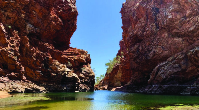 호주 유명 일레리크릭 빅홀(Ellery Creek Big Hole)에서 20대 여성 익사