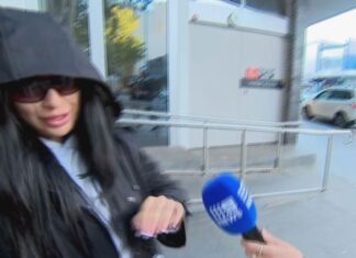 시드니 뱅스타운 틱톡 스타 난투 혐의 기소 Tiktok star Yisra El Mayoubed has been charged with affray after an incident at a Bankstown hairdresser. (9News)
