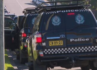 시드니 서부 3곳 주택서 총격 사건 발생 Shots have been fired at three homes in Sydney's south-west. (9News)