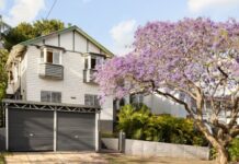 클래식 브리즈번 주택 , 3년 만에 약 30만 달러 시세차익 The property was hotly contended and purchased by a young family at auction._domain.com.au