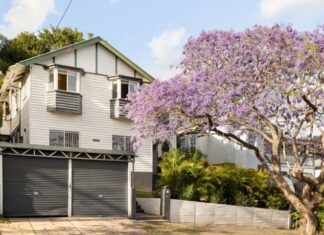클래식 브리즈번 주택 , 3년 만에 약 30만 달러 시세차익 The property was hotly contended and purchased by a young family at auction._domain.com.au