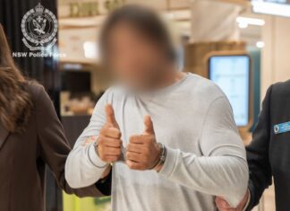 시드니 쇼핑센터 15만 달러 사기 일당 기소 Vasile Bombonel, 38, was allegedly part of a group of people that targeted elderly women at shopping centres across New South Wales (Supplied)_9news