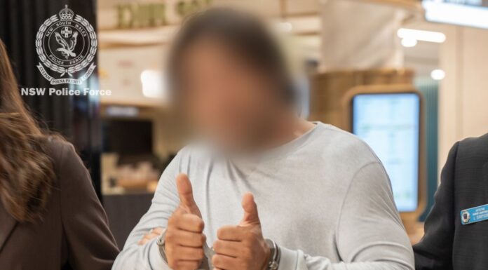 시드니 쇼핑센터 15만 달러 사기 일당 기소 Vasile Bombonel, 38, was allegedly part of a group of people that targeted elderly women at shopping centres across New South Wales (Supplied)_9news