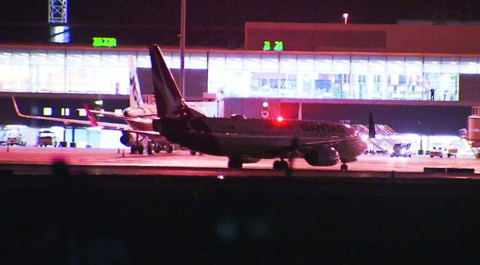 콴타스 항공, 기내 악취 소동으로 긴급 회항… 승객들 ‘공포’