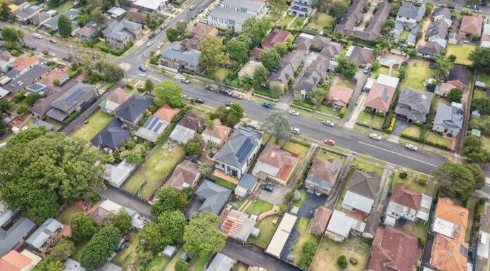 호주 부동산 투자자 세제개편, “임대료 상승 부추길 것” 논란 Brokers say tax reform targeting investors will drive up prices for renters. (Getty)_9news