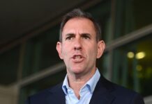 호주, 1000달러 세금 공제 시행 7월로 연기 Treasurer Jim Chalmers said the federal government was ‘helping out where we can’. Picture NewsWire John Gass_NEWS.COM.AU