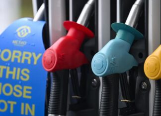 호주 공정위, 유가 급등에 화물운송비 조정 명령 Fuel and diesel has surged since the outbreak of war in the Middle East. Picture NewsWire Martin Ollman._NEWS.COM.AU