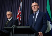 북한, 무기 개발 자금 조달 호주 기업 공략 Prime Minister Anthony Albanese and ASIO Director-General Mike Burgess at Sunday night’s press conference.Alex Ellinghausen_sydney morning herald