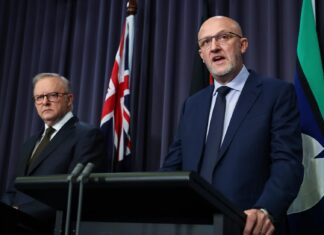 북한, 무기 개발 자금 조달 호주 기업 공략 Prime Minister Anthony Albanese and ASIO Director-General Mike Burgess at Sunday night’s press conference.Alex Ellinghausen_sydney morning herald
