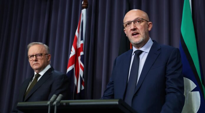 북한, 무기 개발 자금 조달 호주 기업 공략 Prime Minister Anthony Albanese and ASIO Director-General Mike Burgess at Sunday night’s press conference.Alex Ellinghausen_sydney morning herald