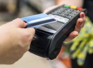 호주 중앙은행, 현금 사용 감소에 카드 수수료 부과 중단 The RBA will end card use fees later this year. (Getty)_9news