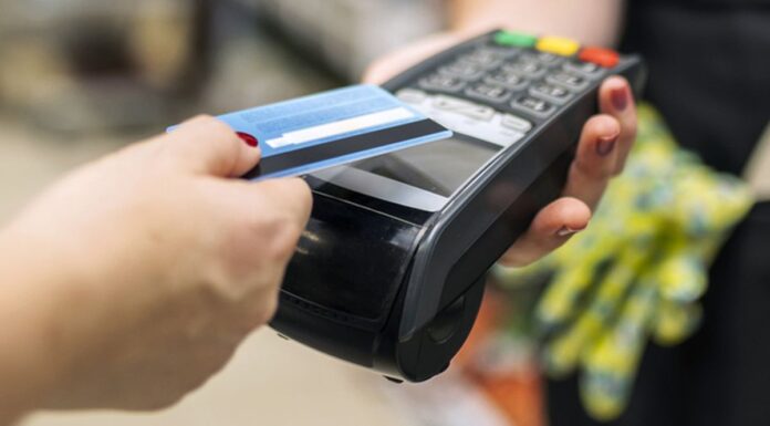 호주 중앙은행, 현금 사용 감소에 카드 수수료 부과 중단 The RBA will end card use fees later this year. (Getty)_9news