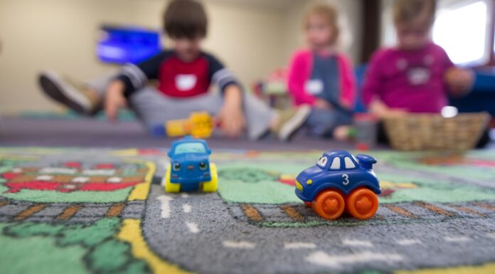 호주연방 교육부 연구, 주 40시간 아이를 보육원에 보내면 생기는 일 bbc_creative_bethbapchurch_unsplash