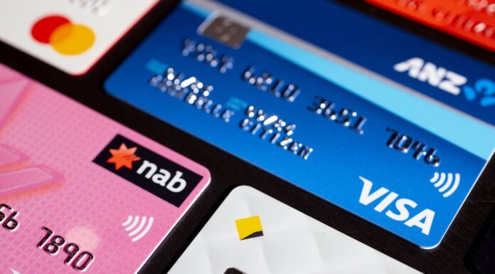 호주 주요 은행, 예금 금리 인상분 반영 주저 The Commonwealth Bank, ANZ and NAB have not yet revealed whether they will increase the interest rates e (Dominic Lorrimer)_9news