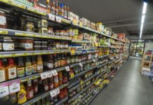 호주 전국 “대형 슈퍼마켓에 속고 있다”는 인식 확산 Comparing unit prices and be a gamechanger when it comes to saving on your grocery shop. (Eamon Gallagher)_9news