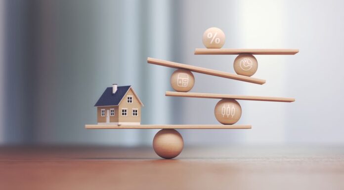 시드니 호주 부동산 투자 수익률, 실제 수익은 기대보다 낮다 Specialist landlord insurer Terri Scheer notes that many landlords rely on standard home insurance or underestimate tenant-related risks, highlighting potential gaps in coverage. (iStock)_9news