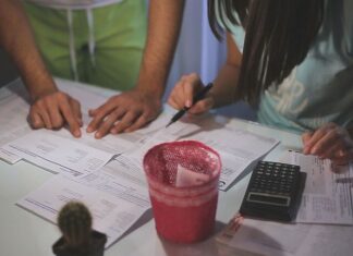 호주 근로자, 무려 244억 달러의 미지급 퇴직연금 혜택 놓쳐 .It's hoped that payday super will make it easier for workers to spot and correct any underpayments in their superannuation. (9News)