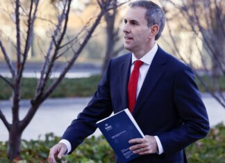 호주 정부 세금 개혁, 시작 전부터 난항… 녹색당 ‘신중론’ 속 야당은 ‘폐기’ 천명 Treasurer Jim Chalmers handed down his budget last week. (Hilary WardhaughGetty Images)_9news