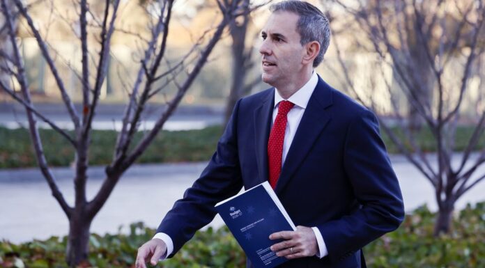 호주 정부 세금 개혁, 시작 전부터 난항… 녹색당 ‘신중론’ 속 야당은 ‘폐기’ 천명 Treasurer Jim Chalmers handed down his budget last week. (Hilary WardhaughGetty Images)_9news