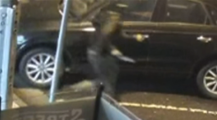 멜버른 새벽 길거리서 여성, 칼 위협에 차량 강탈당해 The woman was ambushed while waiting near a laundromat this morning. (Nine)