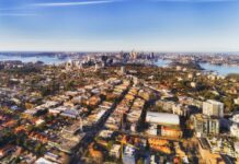 시드니 금리 인상에 경매시장 냉각 Homeowners retreat to the sidelines ahead of potential tax reforms and rising mortgage costs. Photo zetter_iStock-1017418702_dbrfvr_domain.com.au