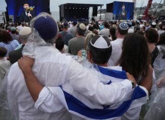 본다이비치 총격 이후 반유대주의 조사 중간보고서 발표 The interim report includes nine key recommendations into how the federal government can tackle the anti-Jewish climate in Australia. (AP)_9news