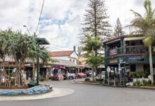 호주 유명 관광지 바이런베이서 관광객 집단 폭행당해 중상 A Canadian tourist suffered a fractured skull after being attacked in a Byron Bay park allegedly by a group of teenagers. iStock_9news